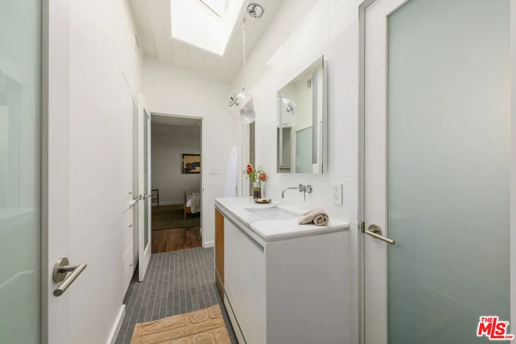 1856 Hi Point Street, Los Angeles, California 90035 home-pic-17